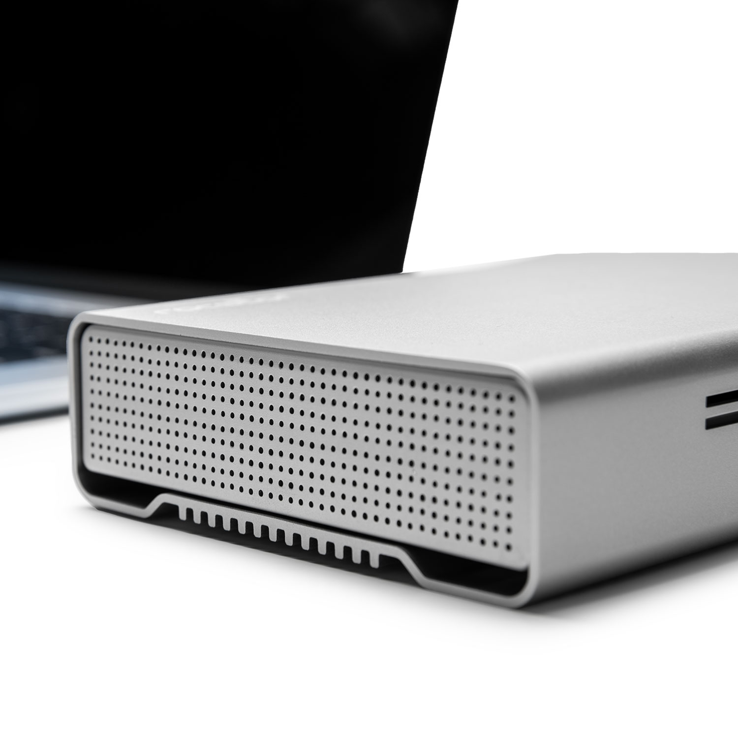 D90 USB-C Desktop Storage 14
