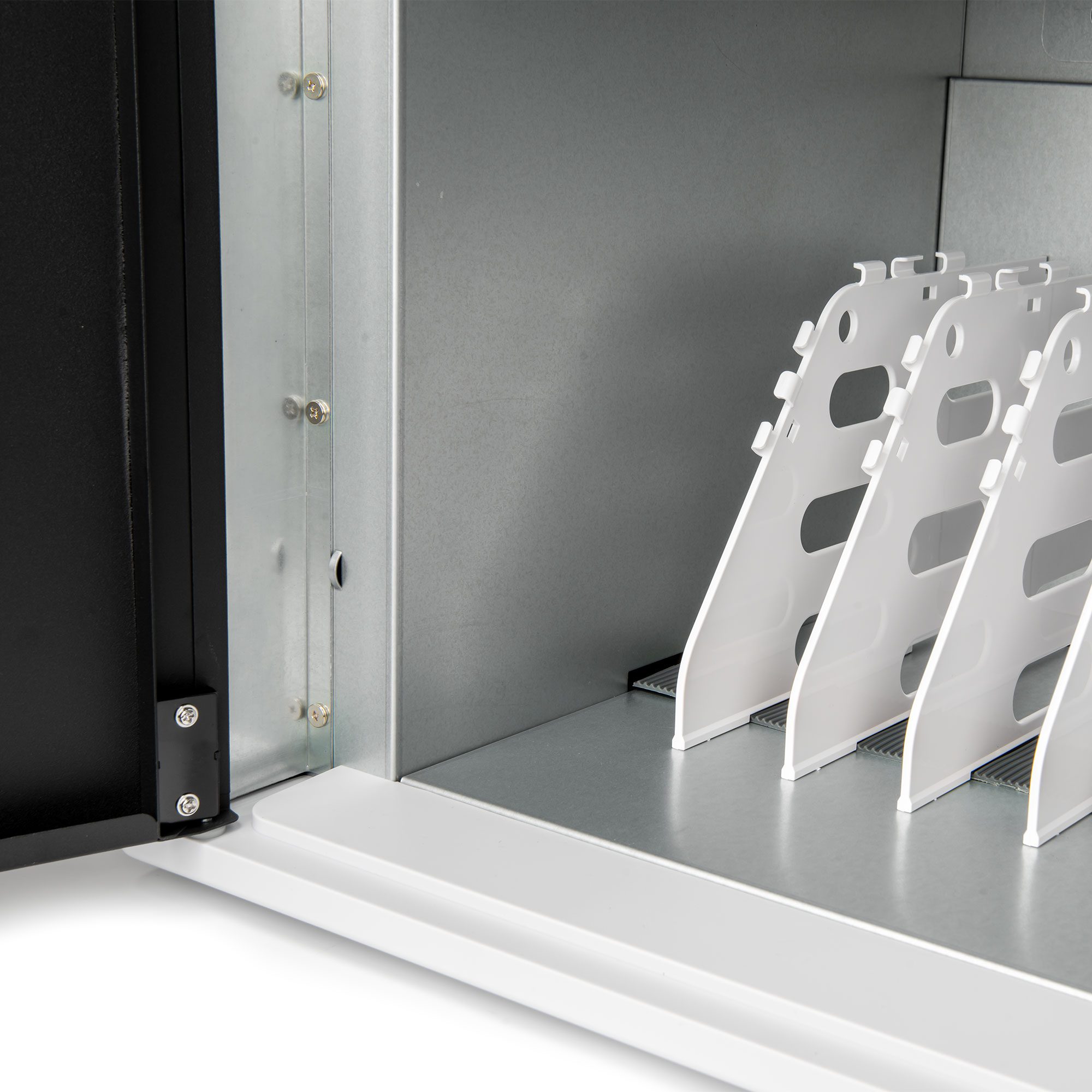 Rocstor-Volt-C14-Charging-Station11.jpg