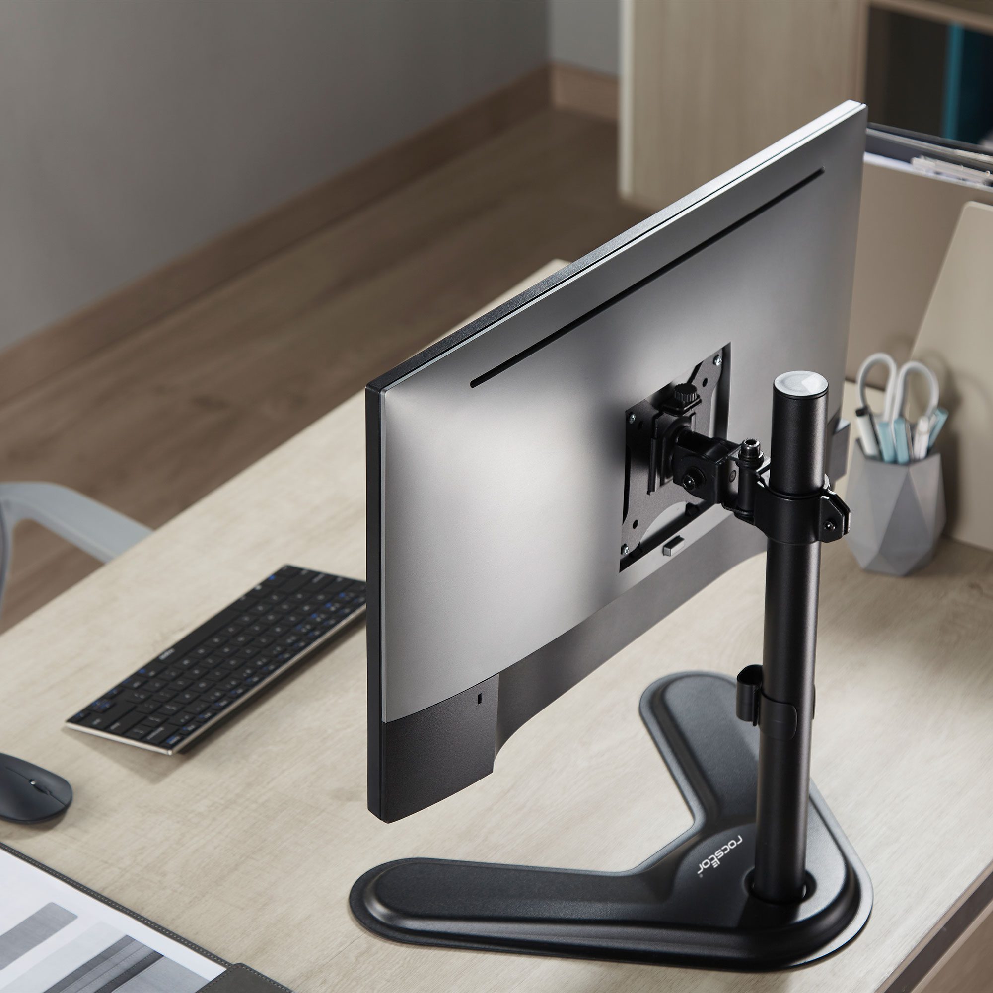 Y10N002-B1-ErgoReach-EP1-Pole-Mount-Single-Monitor-Stand-Up-to-34-Display-Black10.jpg