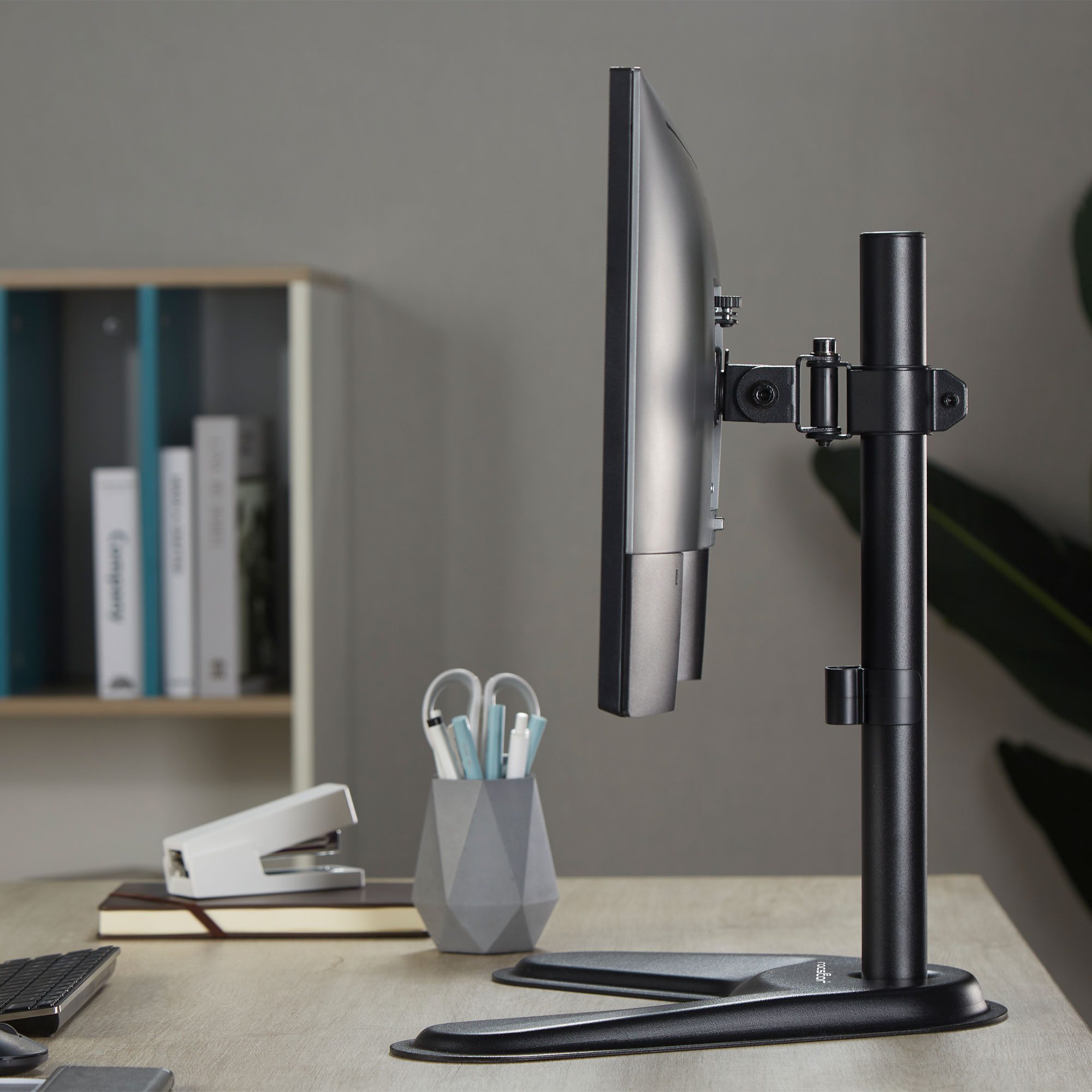 Y10N002-B1-ErgoReach-EP1-Pole-Mount-Single-Monitor-Stand-Up-to-34-Display-Black9.jpg